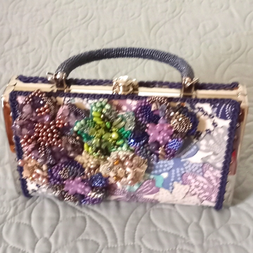 Purse - Picture 1 of 4